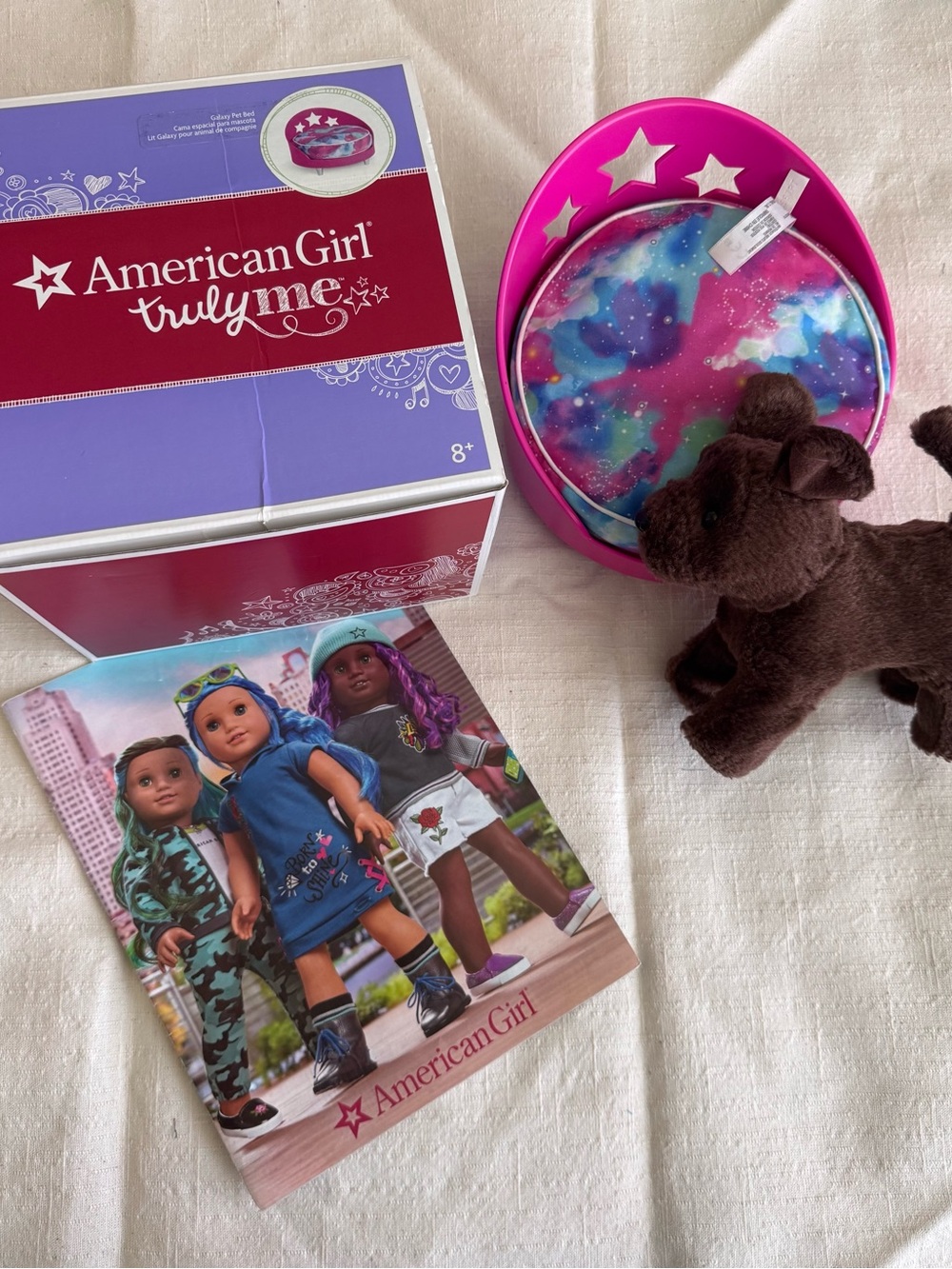 American Girl  Galaxy  Pet Bed, dog and magazine